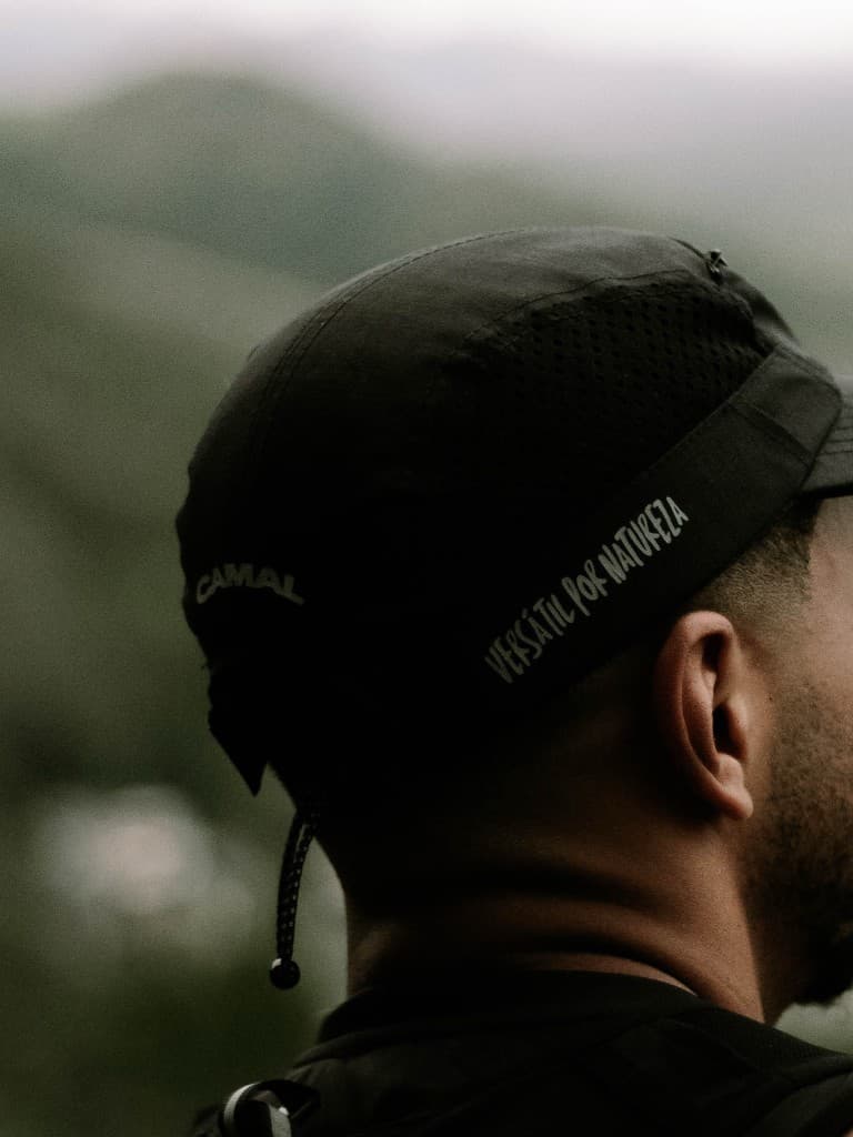 Boné CAMAL com o slogan Versátil por Natureza